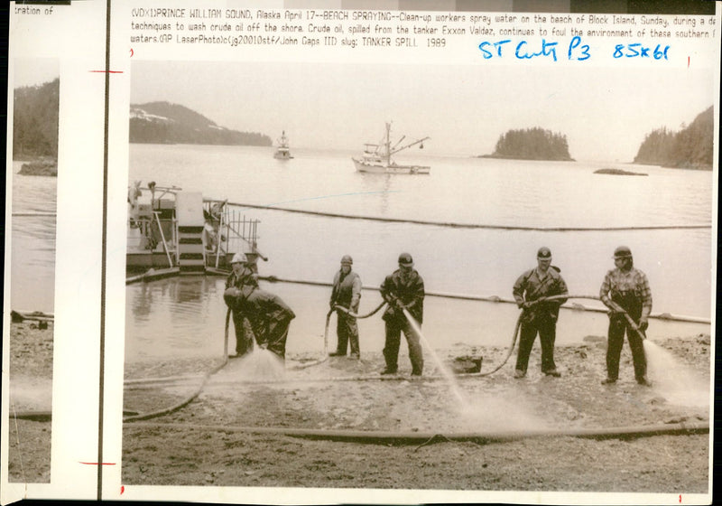 1954 CRUDE OIL SPILLED FROM THE TANKER EXXON VALDEZ CONTINUE JOHN GILES WILLIAM - Vintage Photograph