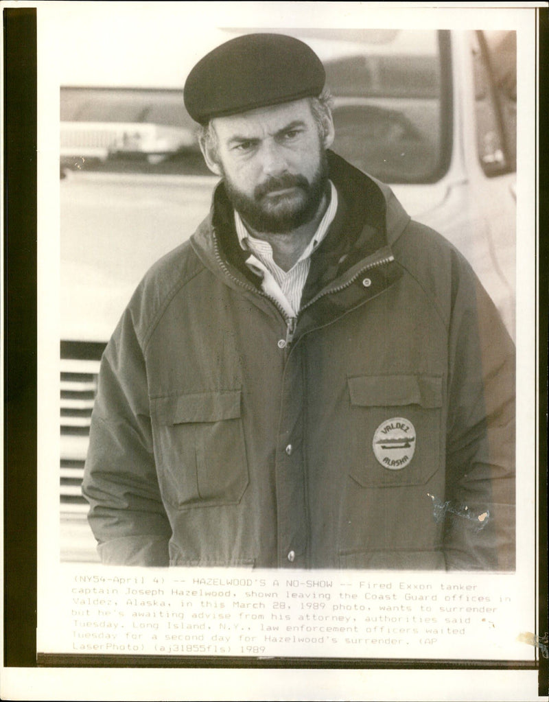 1990 FIRED EXXON TANKER CANTAN TOSEPH HAZELWOOD SHOWN LEAVING THE COAST PUBLISHED - Vintage Photograph