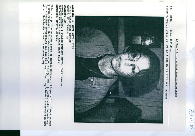 1996 LEAF PICTURE DESK PROOFING MARTHA GARCIA POLICE USA WRITER UNKNOWN - Vintage Photograph