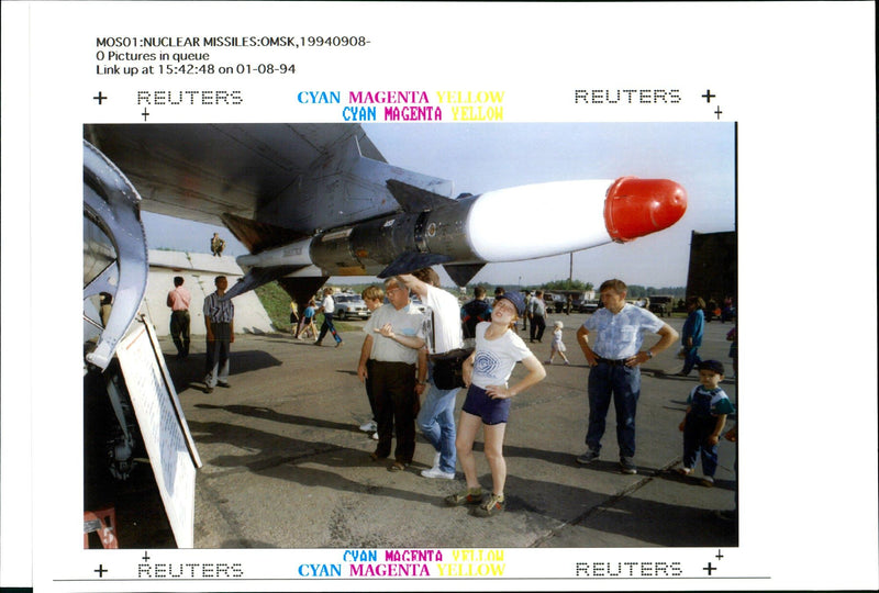 1994 LEAF PICTURE DESK PROOFING PRINTER DATE TIME MILITARY RUSSIAN WRITER - Vintage Photograph