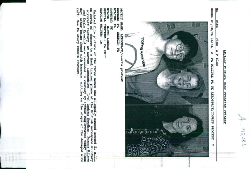 1996 ANDREA NEEDHAM JOANNA WILSON AND AIRCRAFT WRITER MILITARY COUNTRY BRITISH - Vintage Photograph