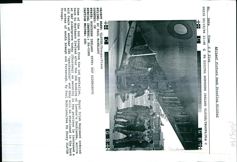 TROOPS FROM THE BATTALION ROYAL IRISH REGIM PAUL MCFEGAN WRITER BRITISH - Vintage Photograph