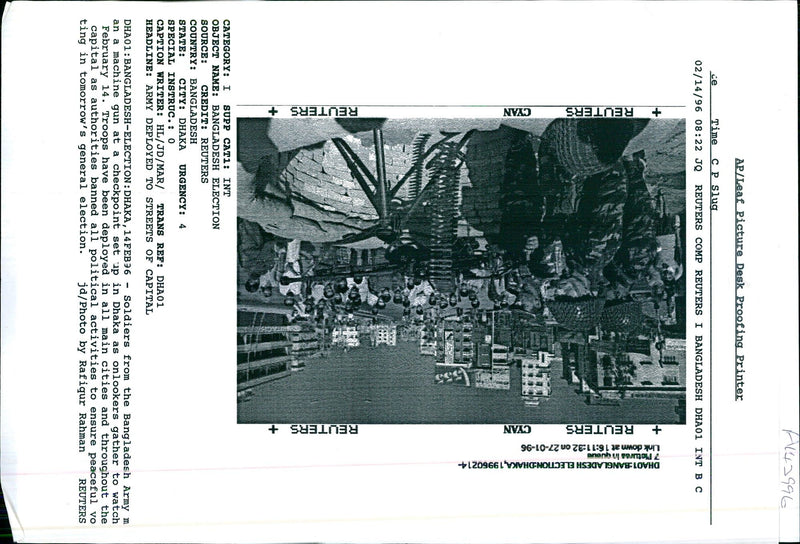 1996 LEAF PICTURE DESK PROOFING RAFIQUR RAHMAN ALI WRITER CAPITAL ARMY - Vintage Photograph