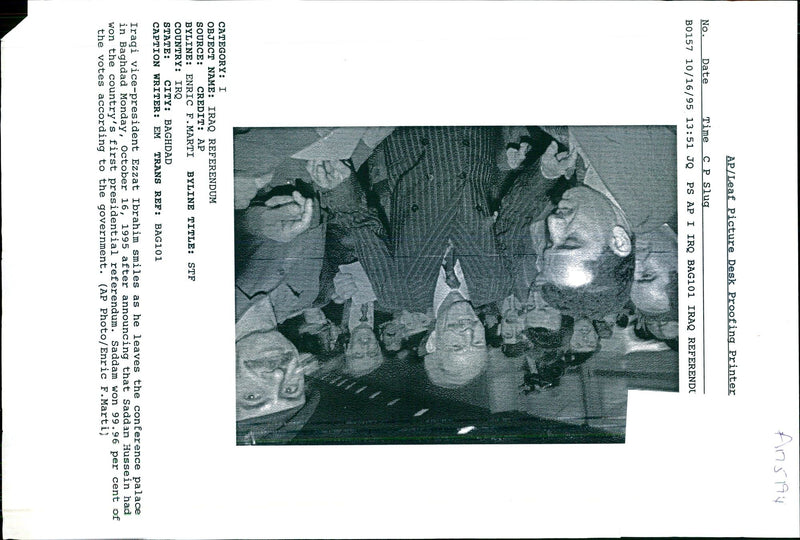 1995 LEAF PICTURE SADDAM EZZAT WRITER HUSSEIN PRESIDENT TITLE PALACE - Vintage Photograph