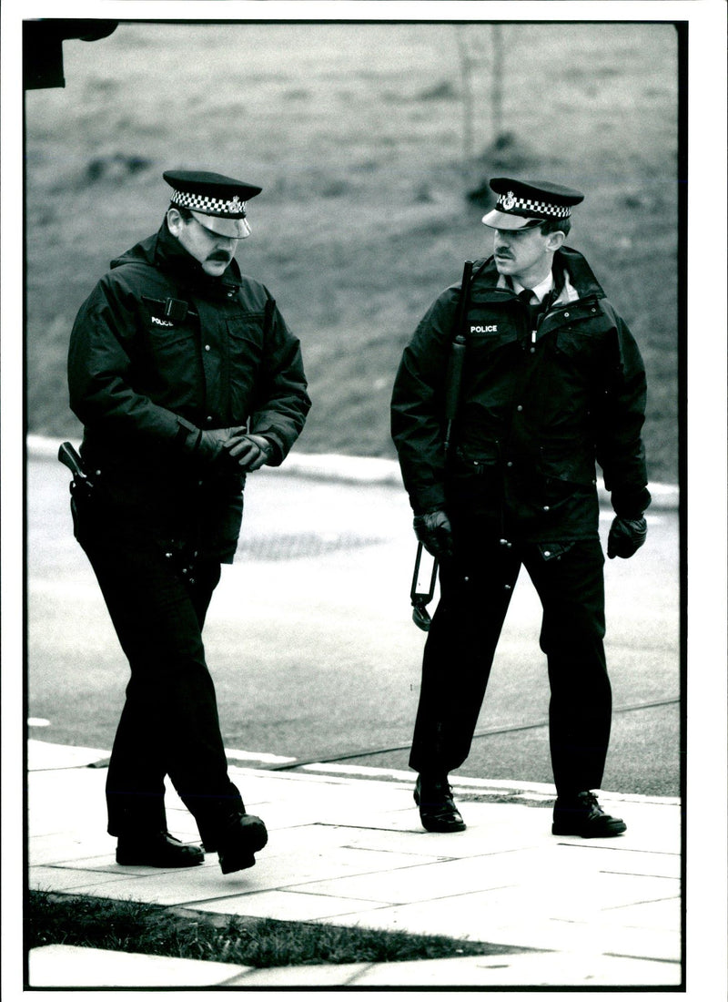 1990 DEAL BOMBING INQUEST BEING HELD THE ROY LETKEY POLICE MUSIC ROYAL - Vintage Photograph