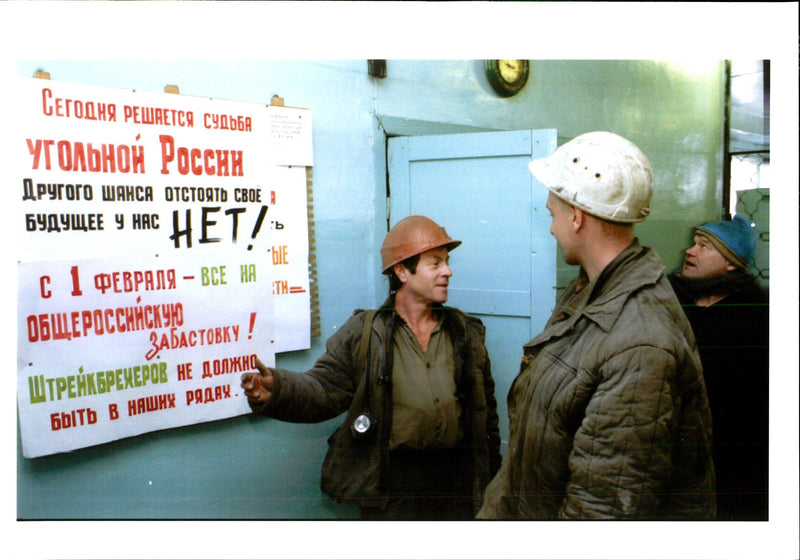 1996 HUGE STRIKE RUS SIAN AND UKRA BACH WRITER RUSSIA RUSSIAN SECOND TITLE - Vintage Photograph