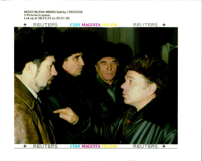 1995 RUSS IAN COAL MINERS WENT ONE DAY STRIKE RUSSIAN WRITER RUSSIA - Vintage Photograph