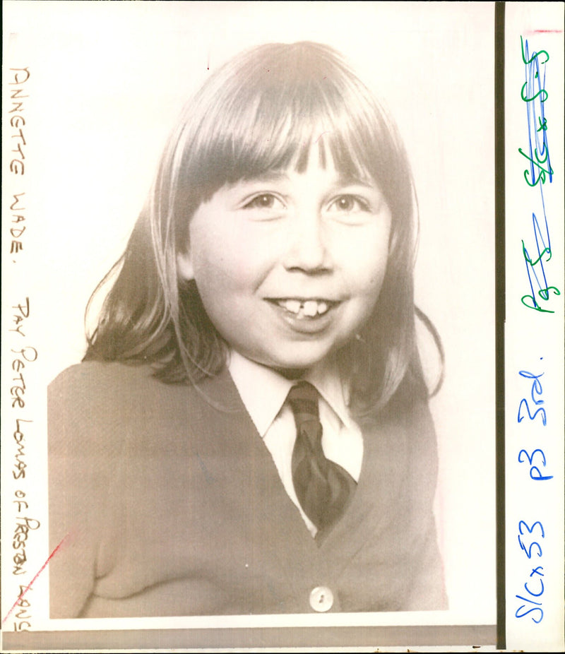 1990 MURDERED ANNETTE WADE OLD SLEEPER EARRING AND AVI PETER PAYNE PUBLISHED - Vintage Photograph