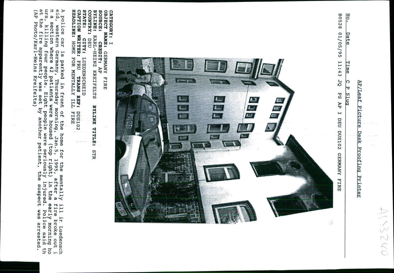 1995 FOUR PEOPLE KARL HEINZ KREIFELTS DEU DUS POLICE CAR WRITER TITLE EARLY - Vintage Photograph