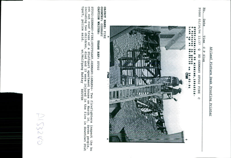 1994 SEVEN PEOPLE INCLUDING TWO CHILDREN WOLFGANG RATTAY POLICE WRITER COUNTRY - Vintage Photograph