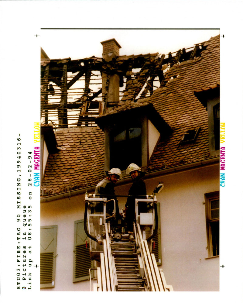 1994 SEVEN OPLE INCLUDING TWO CHILDREN WOLFGANG RATTAY POLICE WRITER COUNTRY - Vintage Photograph