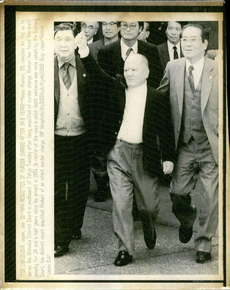 1954 TOK ISHIZUOKA JAPAN JAN MAN ACQUITTED MURDER CHARGE AFTER KYODO DEATH - Vintage Photograph