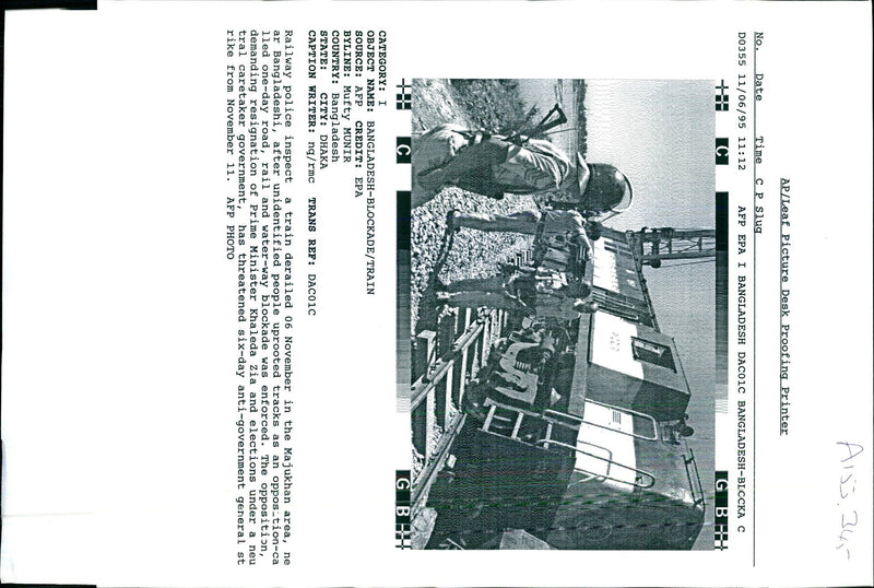 1995 UNIDENTIFIED PEOPLE UPROOTED TRACKS TONY PRIME POLICE WRITER COUNTRY - Vintage Photograph