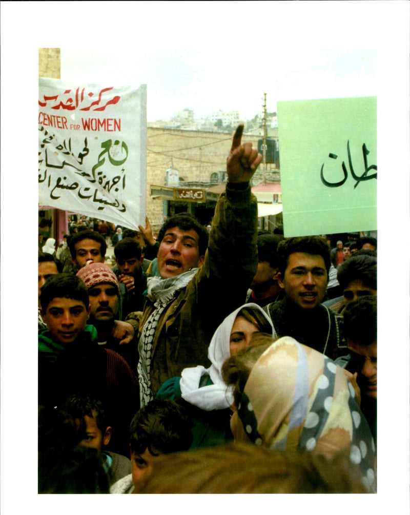 1996 PALESTINIAN FIRST SATURDAYS BOYCOT EYAL WARSHAVSKY TITLE WRITER COUNTRY - Vintage Photograph