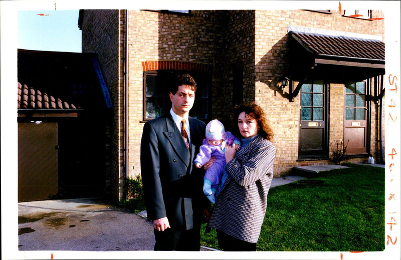 MARCUS FRANCESCA AND DEBBIE BONOMINI ARE MALCOM ROBERTSON DAUGHTER WIFE - Vintage Photograph