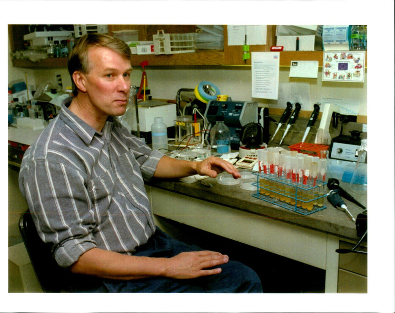 1995 LEAF PICTURE RICHARD OPEN ROBERTS STEVEN ENGLAND USA WRITER TITLE - Vintage Photograph