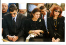 1995 ISRAELI MINISTER YITZ TONY PRIME WRITER WIFE DAUGHTER FAMILY JACQUELINE - Vintage Photograph