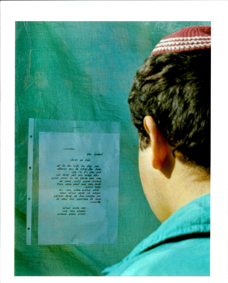 1995 AND ADOSSA LEAF PICTURE DESK PROOFING PRI MRS RABIN TITLE WRITER FAMILY - Vintage Photograph