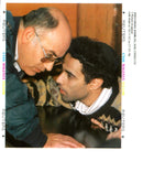 1996 PASS LEAF PICTURE DESK PROOFING RABIN JERO AMIR WRITER COUNTRY - Vintage Photograph