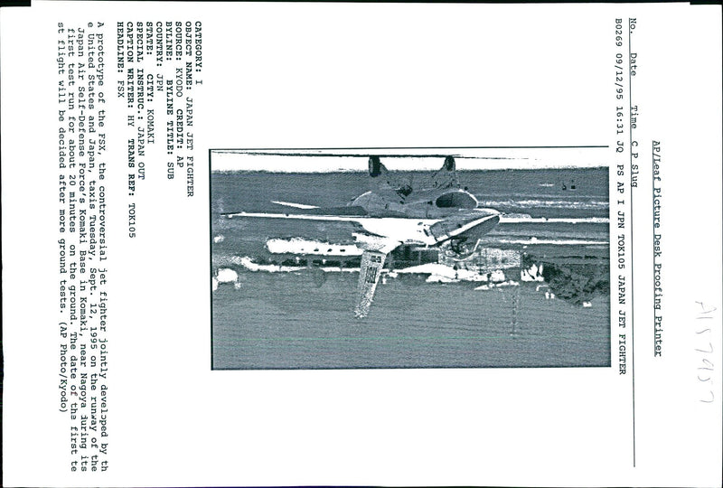 1995 THE CONTROVERSIAL JET FIGHTER JOINT KYODO AIRCRAFT WRITER UNITED AIR TITLE - Vintage Photograph
