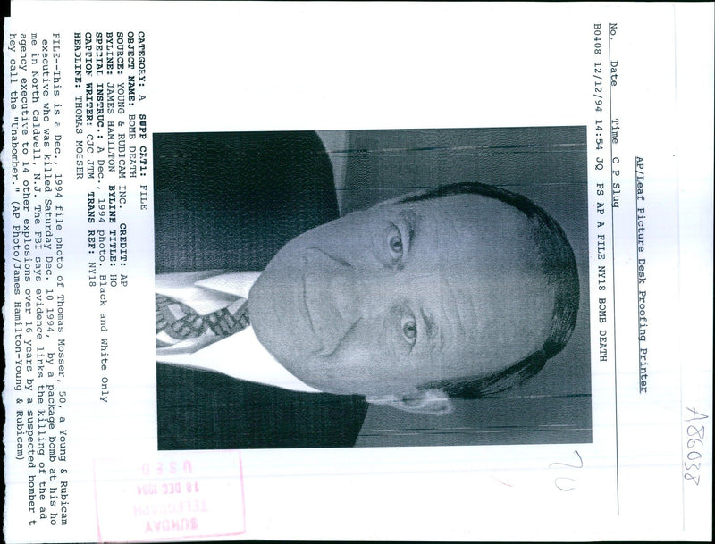 1994 THE FBI SAYS EVIDENCE LINKS JAMES HAMILTON TITLE WHITE WRITER DEATH - Vintage Photograph