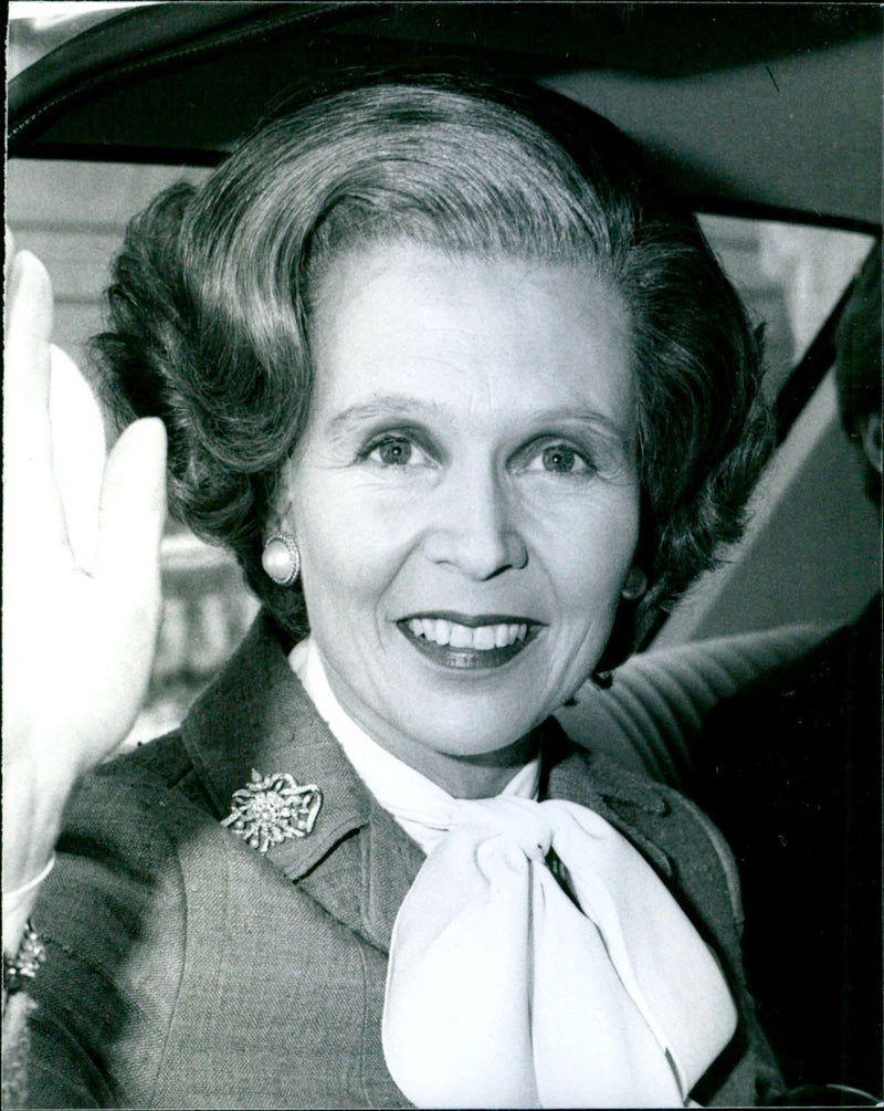 Angela Thorne - Vintage Photograph, image size:800x1005