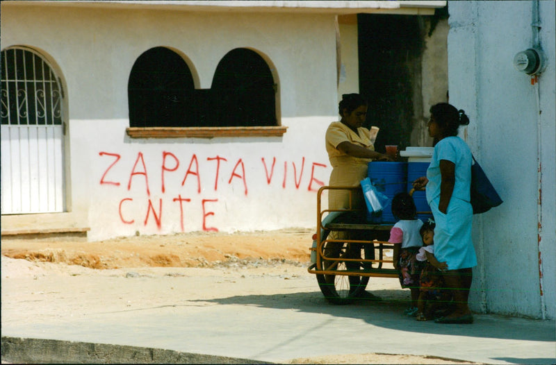 Women in the village of Puerto Escondido - Vintage Photograph