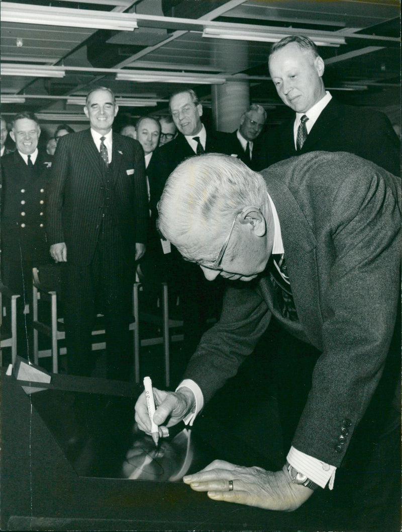 Gustaf VI Adolf in the opening of Philips new facility - Vintage Photograph