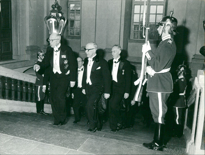 King Gustaf VI Adolf goes first in the procession of the Academy of Sciences. - Vintage Photograph
