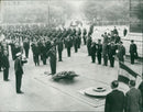 KING OF SWEDEN AT THE UNKNOWN SOLDIER'S. - Vintage Photograph