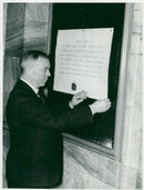 The Announcement of Parliament's Opening was set up by the First Expeditionary Officer at the Ministry of Justice, Lagergren - Vintage Photograph