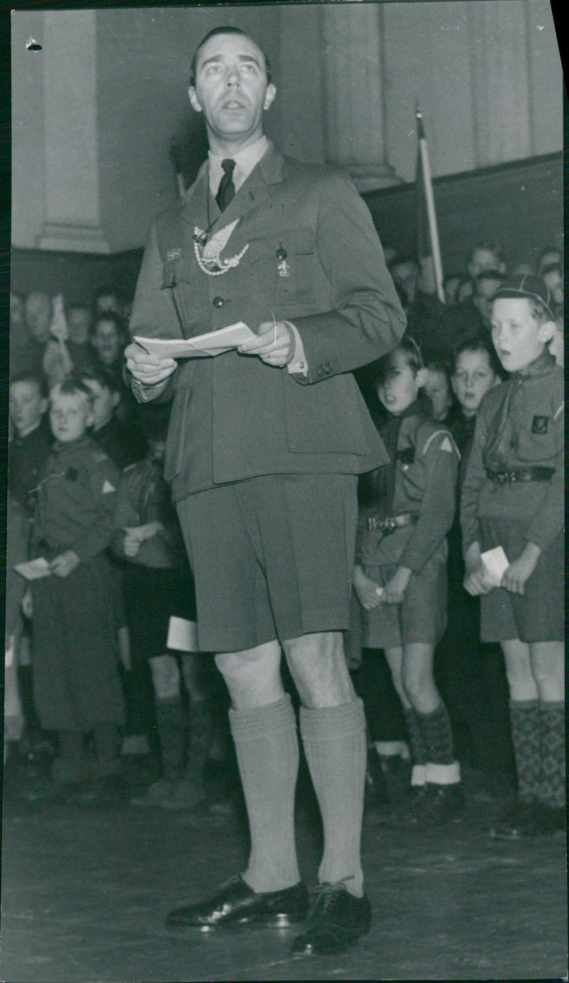 Prince Gustaf Adolf speaks at the Salvation Army's Scout Federation's anniversary in the Concert Hall's grand hall. - Vintage Photograph