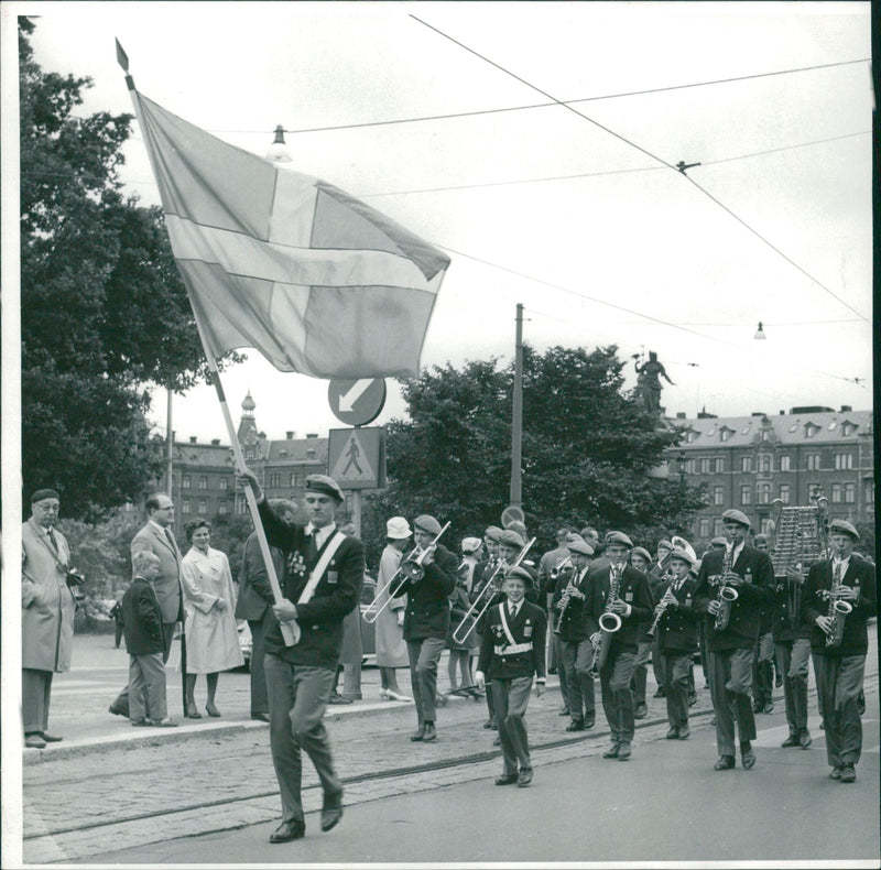 Musicians from 8 countries in the parade On the new float visit - Vintage Photograph