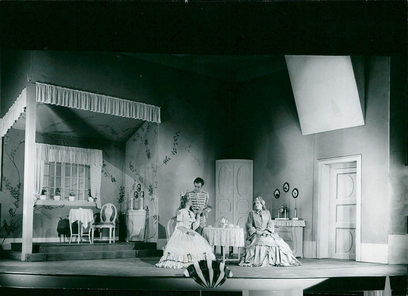 The "Three Rollers" opera at the Oscar Theater - Vintage Photograph