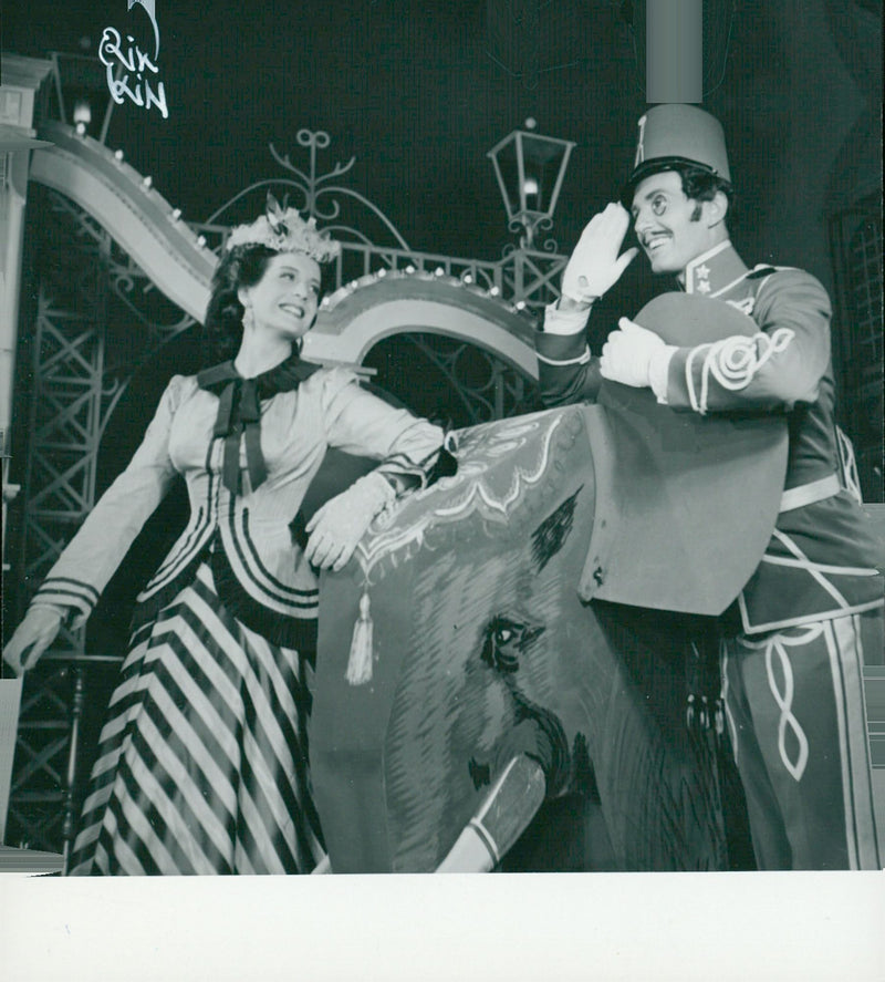 Oscar Theater - Gerda Ryselin and Wally - Vintage Photograph