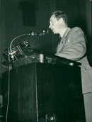 Scout Federation in Concert Hall, Gothenburg District Manager Per-Otto SÃ¤fstrÃ¶m stream speaks - Vintage Photograph