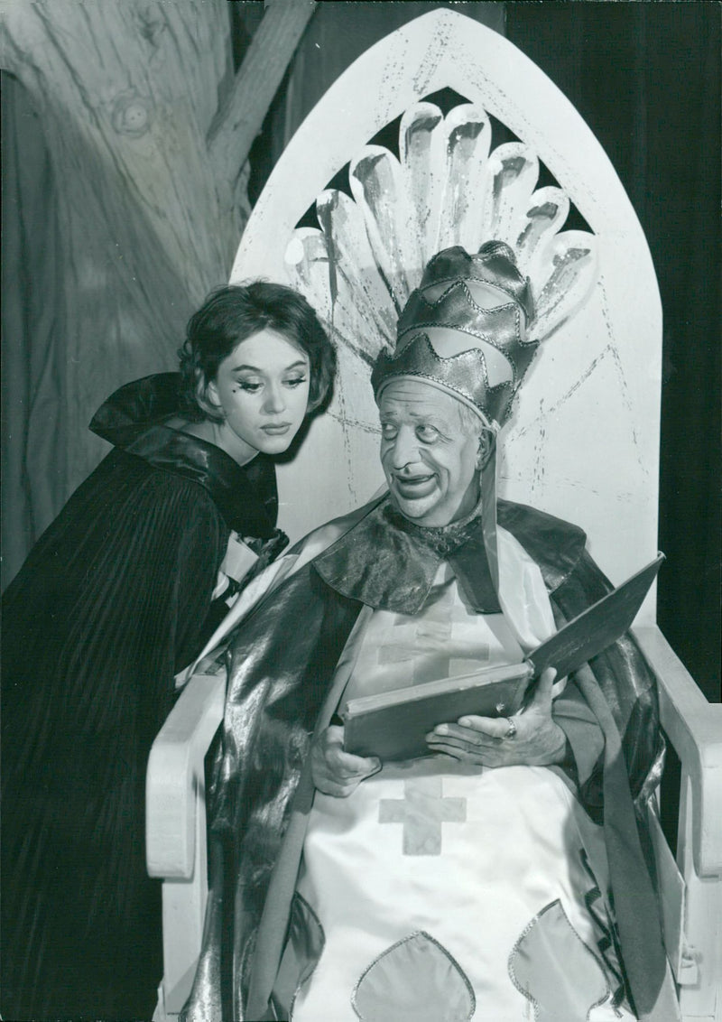 Lena SÃ¶derblom and Karl Gerhard in Karl Gerhard's Vaduvill at the Idea Theater - Vintage Photograph