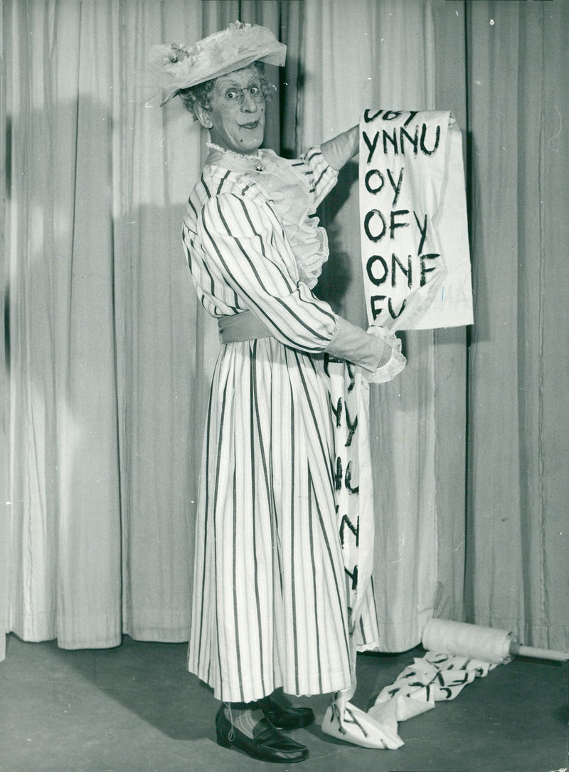 Odéon theater, Stockholm. Martin Ljung as grandmother Myra in Povel Ramels and Hasse Ekmans musical "Funny Boy" - Vintage Photograph