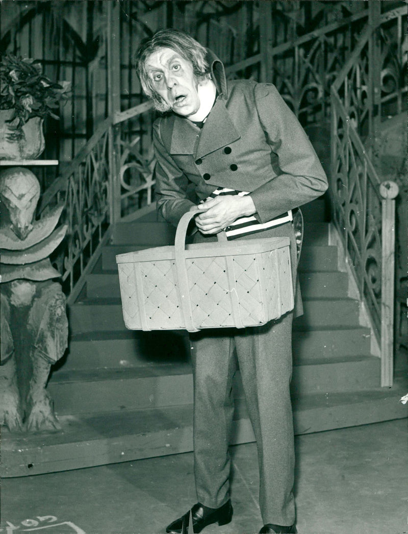 Odéon theater, Stockholm. Martin Ljung as the servant Gemén and Berndt Westerberg as Egenolf in Povel Ramel and Hasse Ekmans musical "Funny Boy" - Vintage Photograph