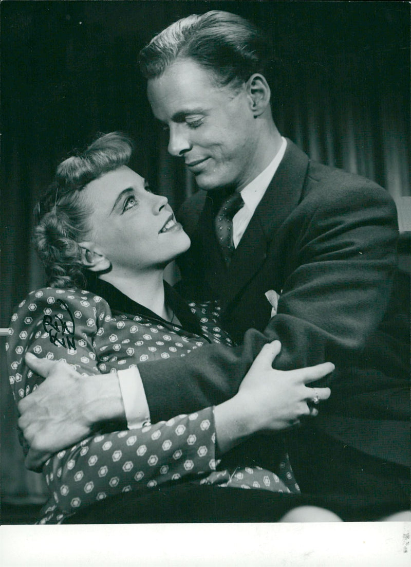 Picture taken by New Theater's revue with Ulla Akselson and Sven Lindberg. - Vintage Photograph