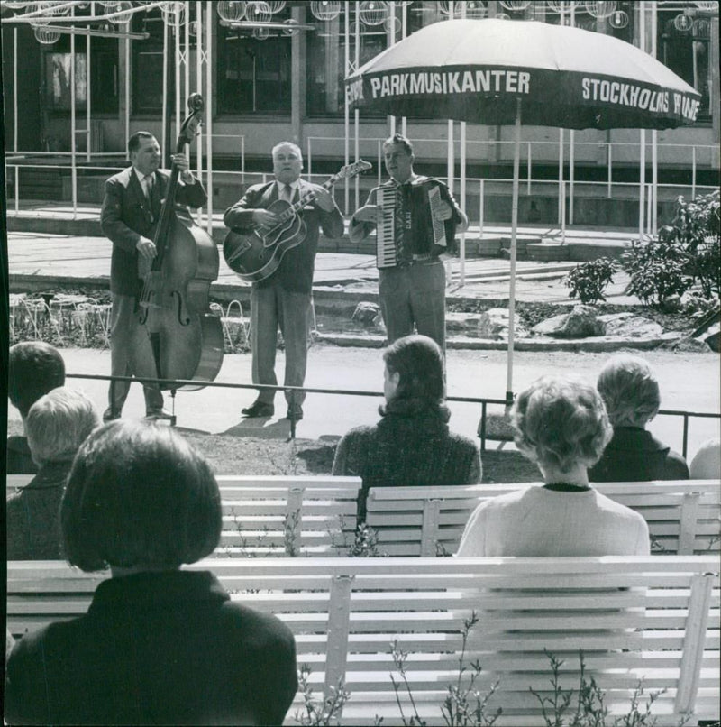 Berzelii-Park musicians Hasse Billtow - Vintage Photograph