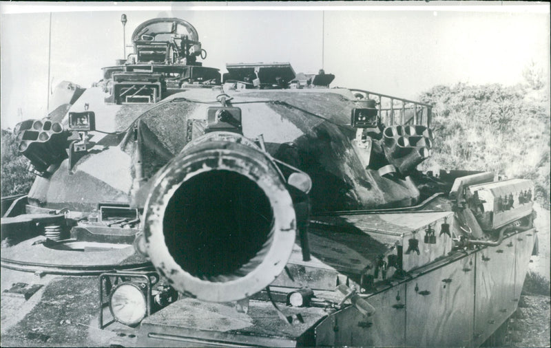 Lasar Gun to revolutionize tank battles - Vintage Photograph