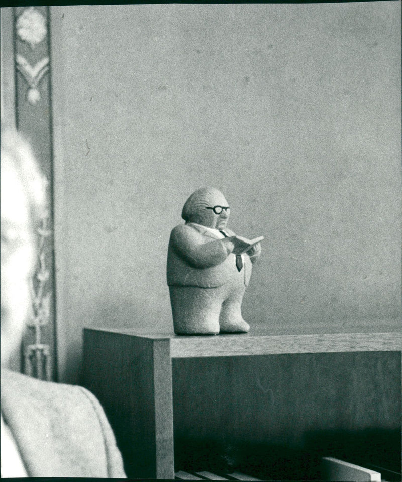 Swedish politician Gunnar Strang's funny sculpture - Vintage Photograph