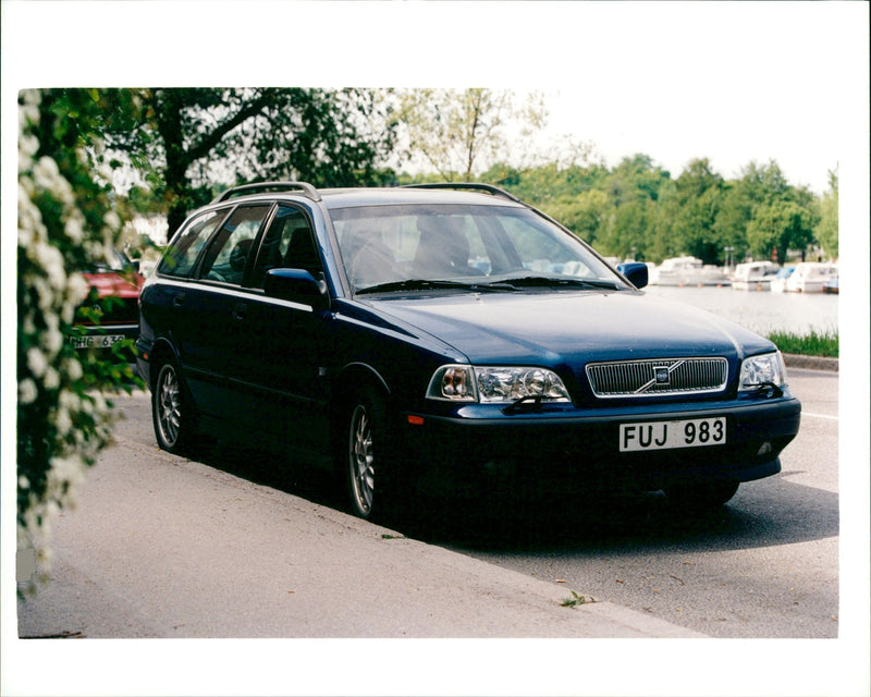 VOLVO V40 - Vintage Photograph