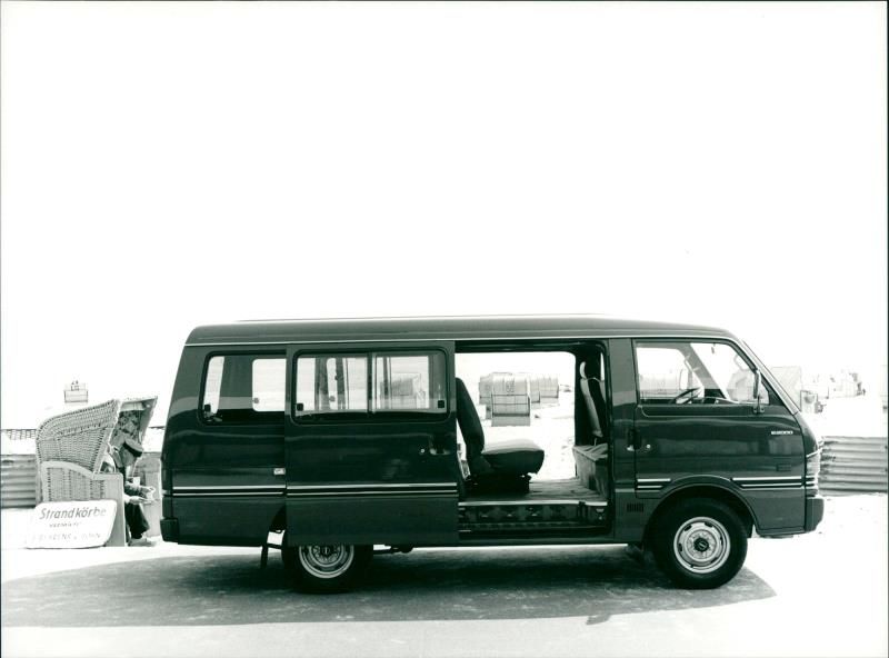 Mazda E 2000/2200 - Vintage Photograph