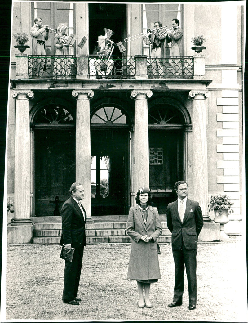 Superintendent Stig Fogelmarck and the royal couple in front of Rosendal's castle - Vintage Photograph