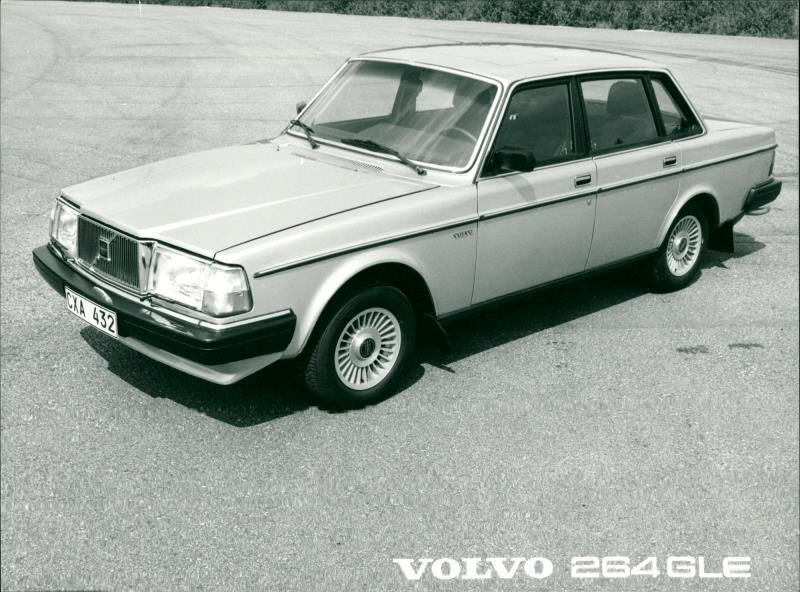 Volvo 264 GLE - Vintage Photograph