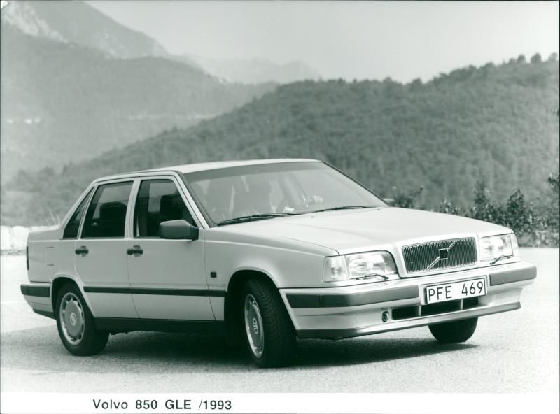 Volvo 850 GLE 1993 - Vintage Photograph