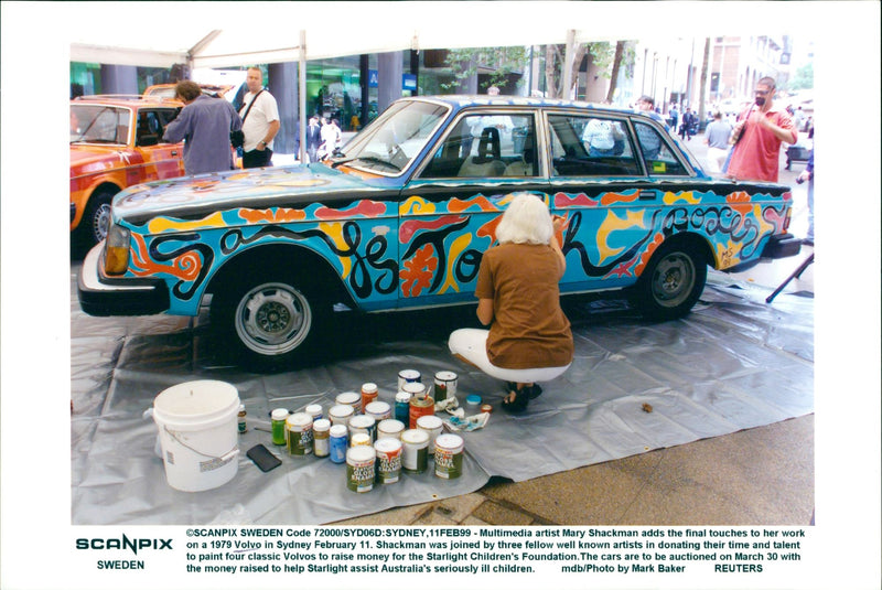 Artist Mary Shackman paints a 1979 Volvo in Sydney - Vintage Photograph