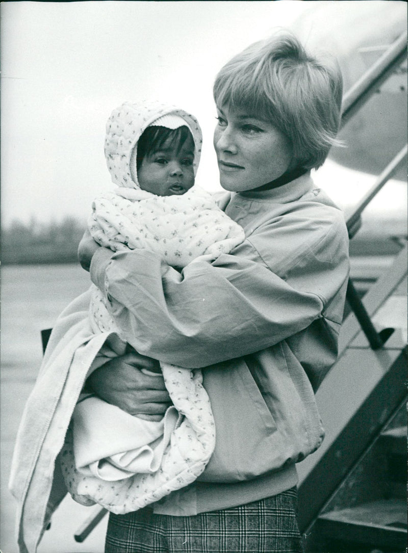 May Britt Wilkens with daughter Tracy at Copenhagen Airport on the way to Stockholm - Vintage Photograph